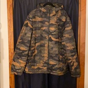 Men’s The North Face jacket.